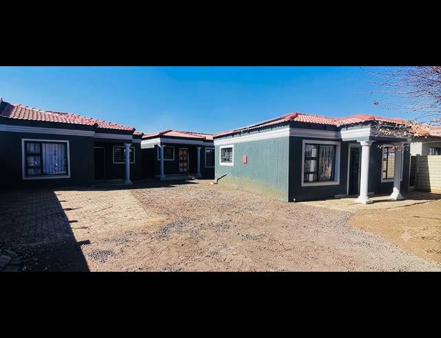 4 BEDROOM HOUSE FOR SALE IN SEBOKENG ZONE 11